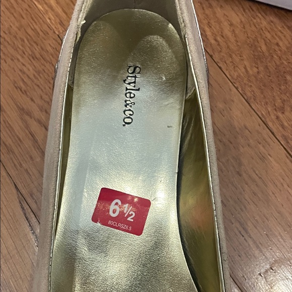 Style & Co Tan and Gold Flats - Picture 5 of 7